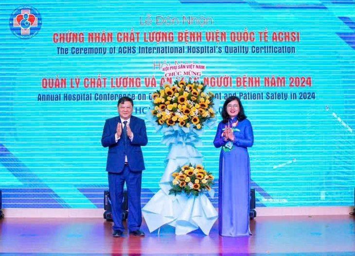 base64-1725162680593279555553 Bệnh viện Hùng Vương đạt tiêu chuẩn chất lượng quốc tế, liệu có tăng viện phí? - Ảnh 1.