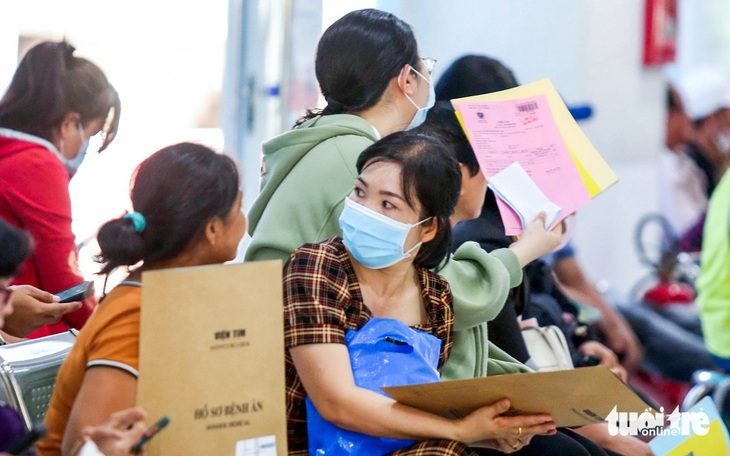 Bỏ bệnh án giấy: Cần gỡ khó từ nhiều phía - Ảnh 1. Bỏ bệnh án giấy: Cần gỡ khó từ nhiều phía - Ảnh 2.