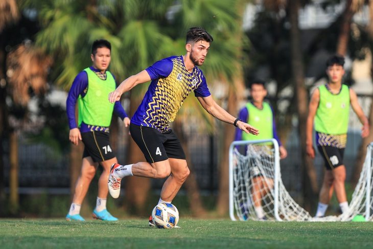 CLB Hà Nội chiêu mộ tuyển thủ U23 Úc tiền vệ Brandon Wilson - Ảnh: Ha Noi Football Club CLB Hà Nội chiêu mộ tuyển thủ U23 Úc - tiền vệ Brandon Wilson - Ảnh: Ha Noi Football Club