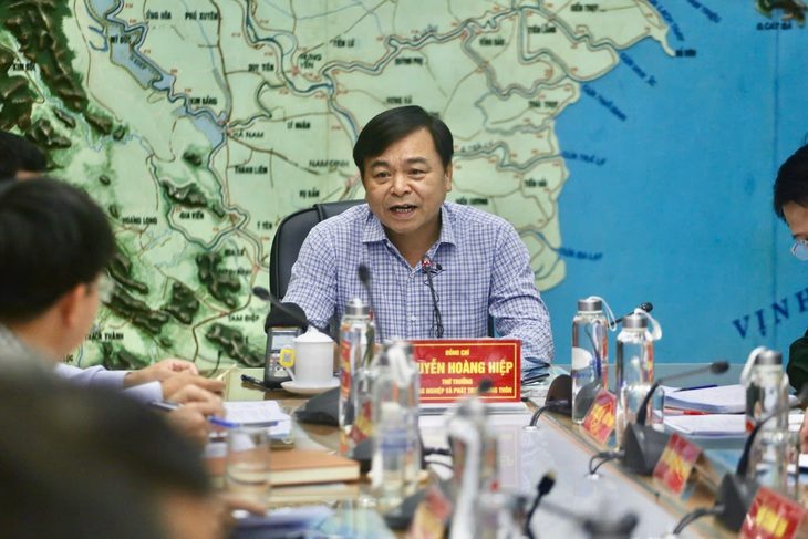 thu-truong-hiep-1731061175837254319680 Bộ Quốc phòng chuẩn bị sẵn sàng máy bay trực thăng ứng phó với bão số 7 - Ảnh 1.